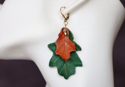 boucle d oreille feuille de chêne, tannage végétal, l'âge du cuir, maroquinerie artisanale éthique et responsable, Dordogne, France