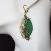 boucle d oreille plume pendante verte, tannage végétal, l'âge du cuir, maroquinerie artisanale éthique et responsable, Dordogne, France