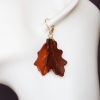 boucles d oreilles asymétriques feuille de chêne marron, tannage végétal, l'âge du cuir, maroquinerie artisanale éthique et responsable, Dordogne, France