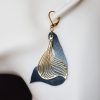 boucles d'oreilles pendantes bleu, l'âge du cuir, maroquinerie artisanale éthique et responsable, Dordogne, France