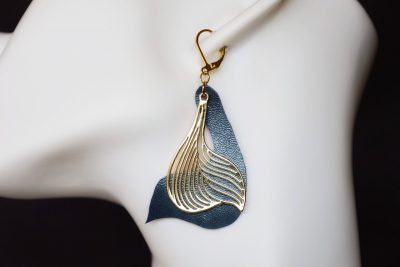 boucles d'oreilles pendantes bleu, l'âge du cuir, maroquinerie artisanale éthique et responsable, Dordogne, France