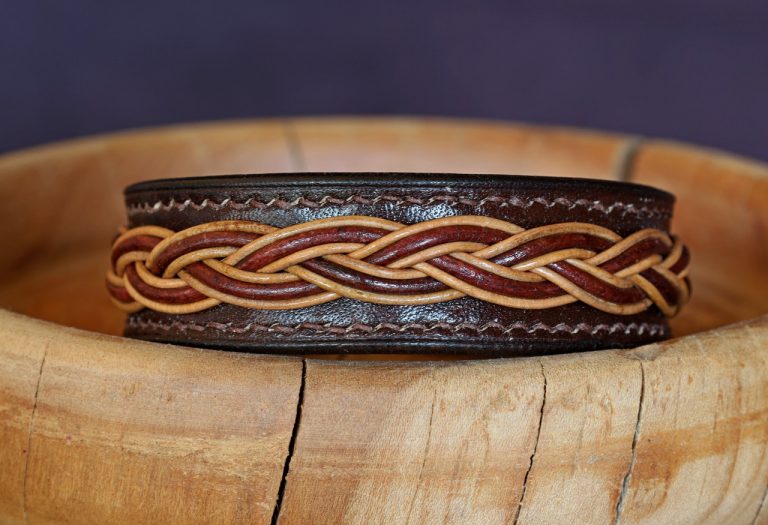 bracelet cuir homme tressé, viking, sami, tannage végétal, marron foncé, maroquinerie artisanale éthique et responsable, dordogne, france