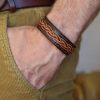 bracelet cuir homme tressé, viking, sami, tannage végétal, marron foncé, maroquinerie artisanale éthique et responsable, dordogne, france