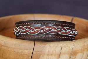 bracelet homme cuir tressé, viking, sami, tannage végétal, marron foncé, maroquinerie artisanale éthique et responsable, dordogne, france