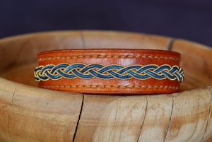 bracelet viking, cuir tressé, sami, tannage végétal, marron et bleu, maroquinerie artisanale éthique et responsable, Dordogne, France