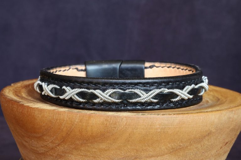 bracelet viking, cuir tressé, sami, tannage végétal, noir et argent, maroquinerie artisanale éthique et responsable, Dordogne, France