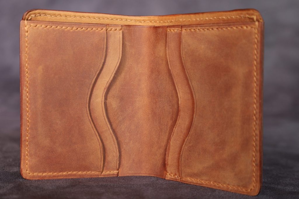 porte carte homme cuir double cuir vache velouté, bovin à tannage végétal, maroquinerie artisanale éthique et responsable, Dordogne, France