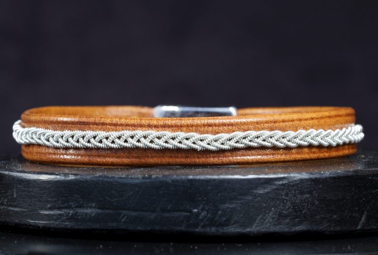 bracelet cuir viking sami marron étain Sávzza, tannage végétal, l'âge du cuir, maroquinerie artisanale éthique et responsable, Dordogne, France