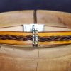bracelet tressé jaune et marron perle fendue Mosegrøn, tannage végétal, l'âge du cuir, maroquinerie artisanale éthique et responsable, Dordogne, France