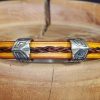 bracelet viking jaune et marron 2 perles triangulaires Skaldsnor, tannage végétal, l'âge du cuir, maroquinerie artisanale éthique et responsable, Dordogne, France
