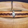 bracelet viking naturel marron perle croisée Røtter, tannage végétal, l'âge du cuir, maroquinerie artisanale éthique et responsable, Dordogne, France