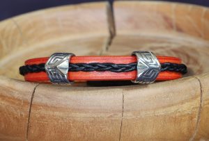 bracelet viking orange noir 2 perles triangulaires Brannrún