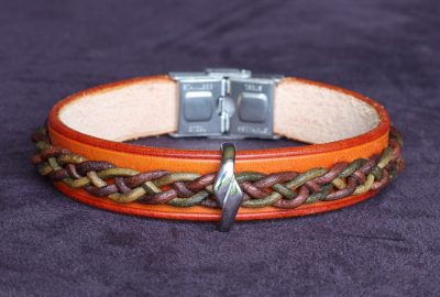 bracelet viking orange vert marron perle croisée Miðgarðsknutr, tannage végétal, l'âge du cuir, maroquinerie artisanale éthique et responsable, Dordogne, France