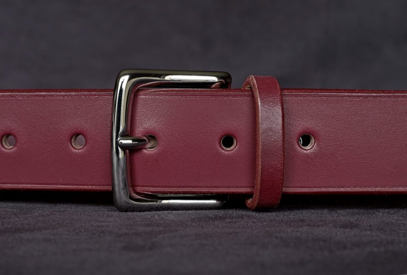 ceinture Livan 35G cherry, tannage végétal, l'âge du cuir, maroquinerie artisanale éthique et responsable, Dordogne, France