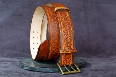 ceinture fleur marron, tannage végétal, l'âge du cuir, maroquinerie artisanale éthique et responsable, Dordogne, France