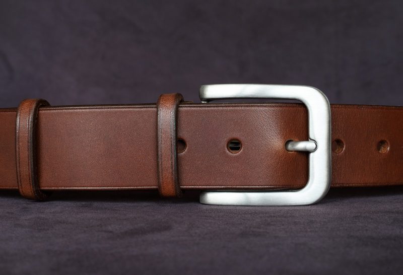 ceinture homme Braxus 40O havane, tannage végétal, l'âge du cuir, maroquinerie artisanale éthique et responsable, Dordogne, France