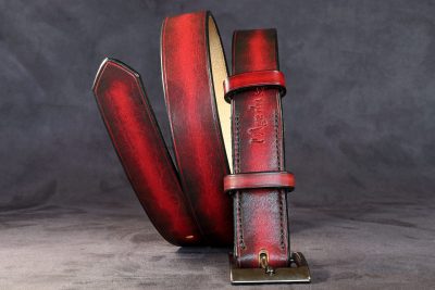 ceinture rouge Inferno, tannage végétal, l'âge du cuir, maroquinerie artisanale éthique et responsable, Dordogne, France