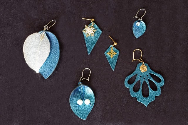 boucle d oreille bleu, tannage végétal, l'Âge du Cuir, maroquinerie éthique et responsable, Dordogne, France