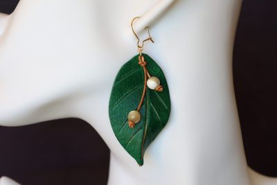 Boucle d oreille feuille verte et perles