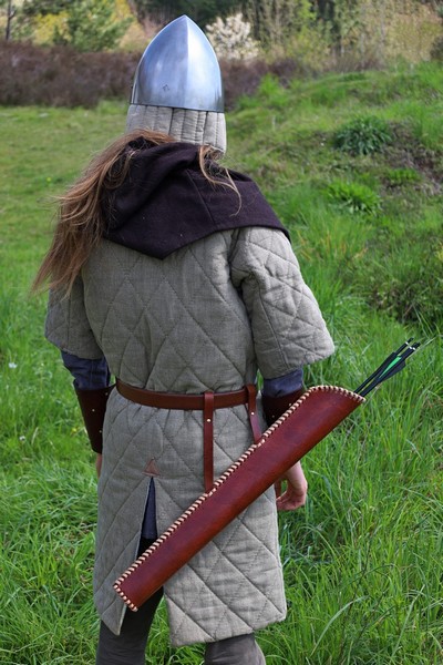 carquois cuir artisanal de hanche , tannage végétal, l'Âge du Cuir, maroquinerie éthique et responsable, Dordogne, France