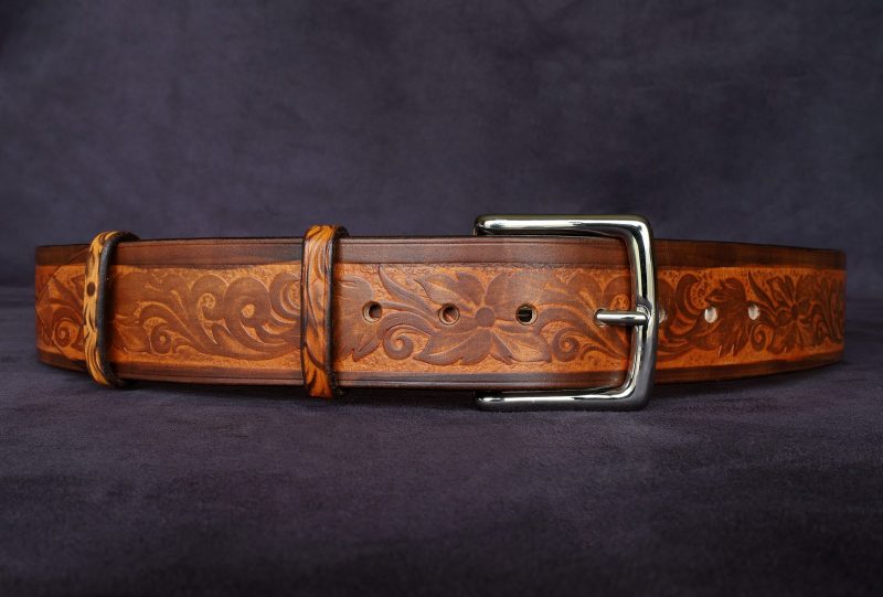 ceinture fleurs marron, tannage végétal, l'Âge du Cuir, maroquinerie artisanale éthique et responsable, Dordogne, France