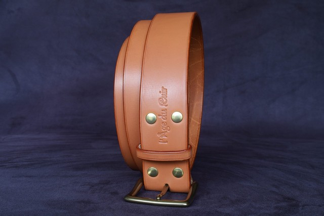 ceinture homme Altair noisette, tannage végétal, l'âge du cuir, maroquinerie artisanale éthique et responsable, Dordogne, France