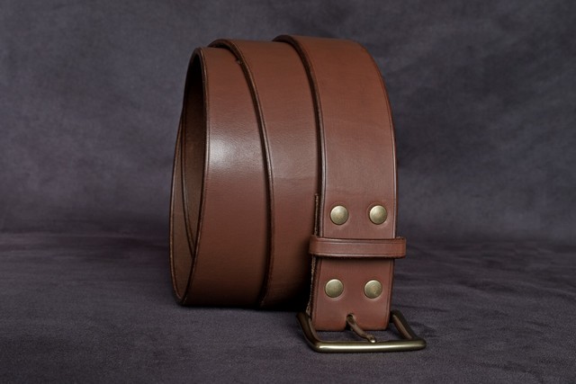 ceinture Altair tobacco, tannage végétal, l'âge du cuir, maroquinerie artisanale éthique et responsable, Dordogne, France