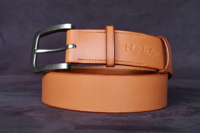 ceinture homme Braxus noisette, tannage végétal, l'âge du cuir, maroquinerie artisanale éthique et responsable, Dordogne, France