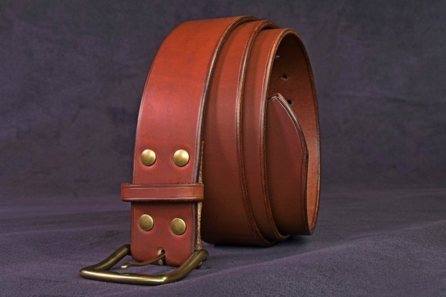 ceinture homme temporis marron, tannage végétal, l'âge du cuir, maroquinerie artisanale éthique et responsable, Dordogne, France