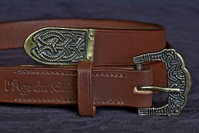 ceinture viking gokstad tobacco, tannage végétal, l'âge du cuir, maroquinerie artisanale éthique et responsable, Dordogne, France