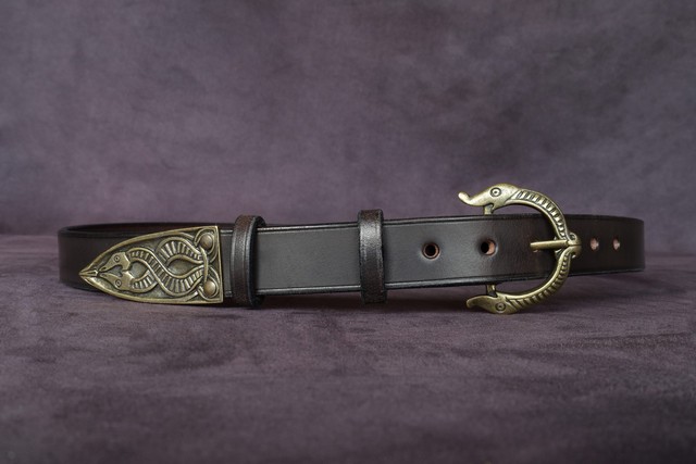 ceinture viking sleipnir ébène, tannage végétal, l'Âge du Cuir, maroquinerie artisanale éthique et responsable, Dordogne, France