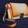 étui téléphone dragonne, tannage végétal, l'âge du cuir, maroquinerie artisanale éthique et responsable, Dordogne, France