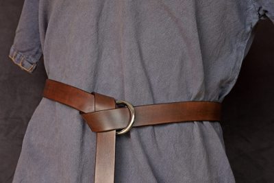 ceinture médiévale homme marron foncé Einar, cuir à tannage végétal, l'Âge du Cuir, maroquinerie artisanale éthique et responsable, Dordogne, France