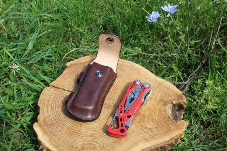 étui leatherman, tannage végétal, l'Âge du Cuir, maroquinerie artisanale éthique et responsable, Dordogne, France