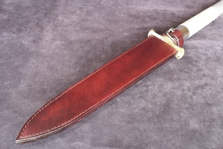 fourreau pieu de chasse, tannage végétal, l'Âge du Cuir, maroquinerie artisanale éthique et responsable, Dordogne, France