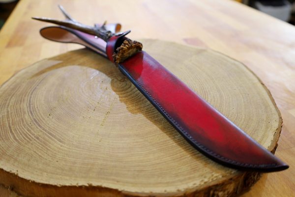 étui en cuir pour couteau daque chevreuil, cuir végétal, l'âge du cuir, maroquinerie artisanale, dordogne, france